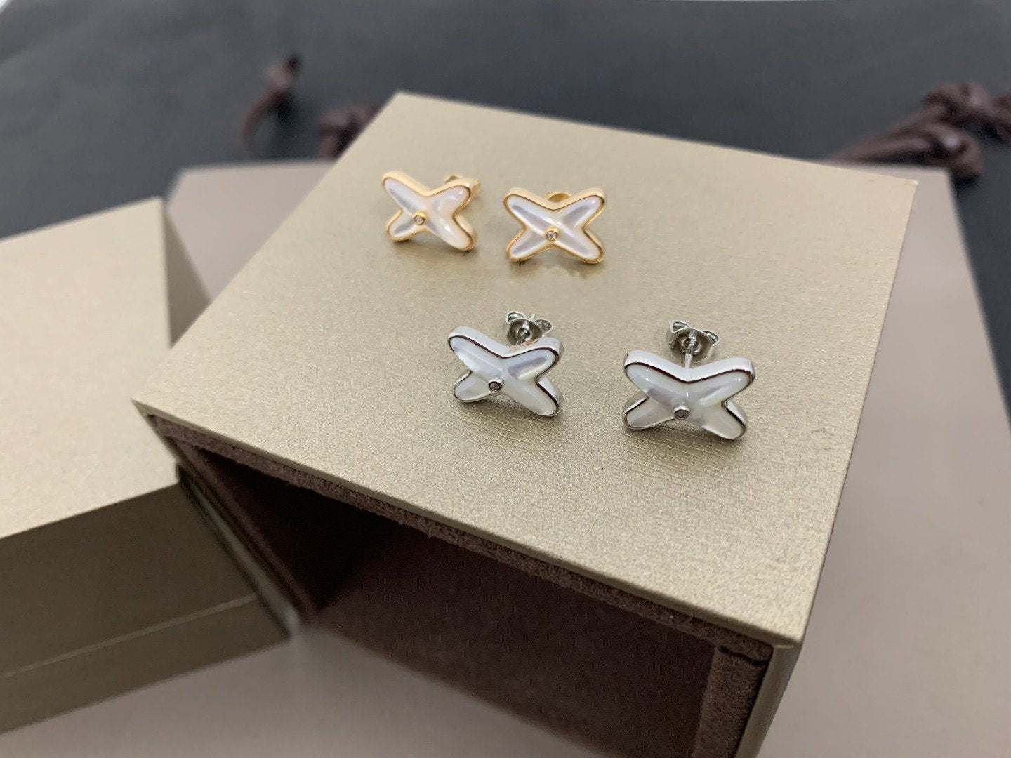 ¡®Moco¡¯JEUX DE WHITE MOP SILVER DIAMOND EARRINGS