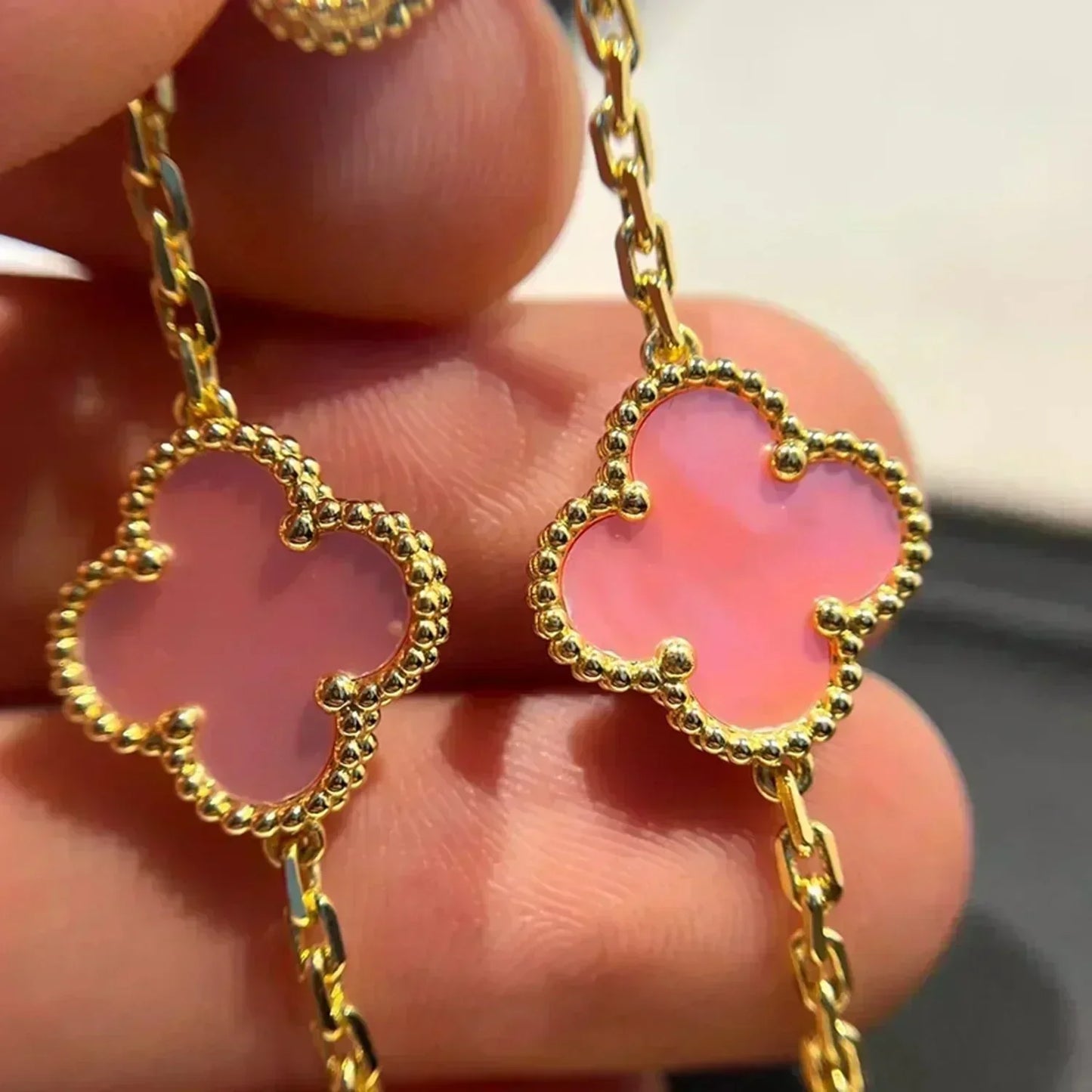 [Moco]New  CLOVER 5 MOTIFS  PINK MOP BRACELET COLLECTION
