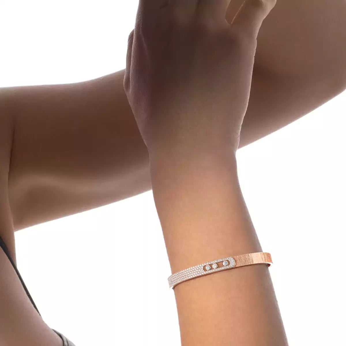 [ Moco ]Move Noa Ciselé half pavé bangle