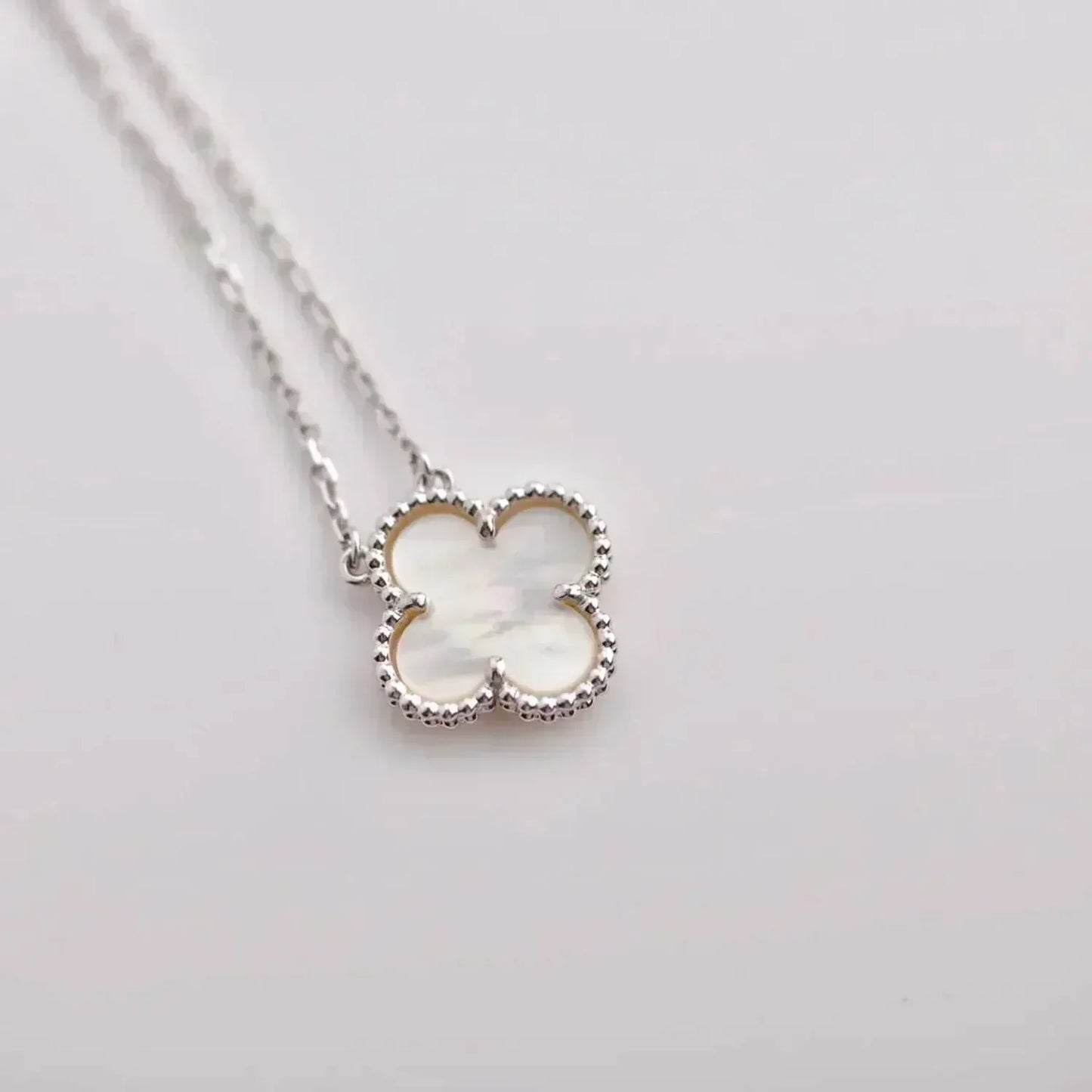 ¡®Moco¡¯CLOVER  15MM WHITE MOTHER-OF-PEARL SILVER