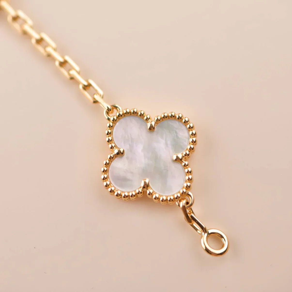 [Moco]New CLOVER WHITE PEARL MOP 5 MOTIF BRACELET COLLECTION