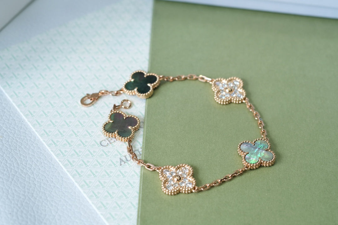 [Moco]New CLOVER 5 MOTIF GRAY MOP BRACELET COLLECTION