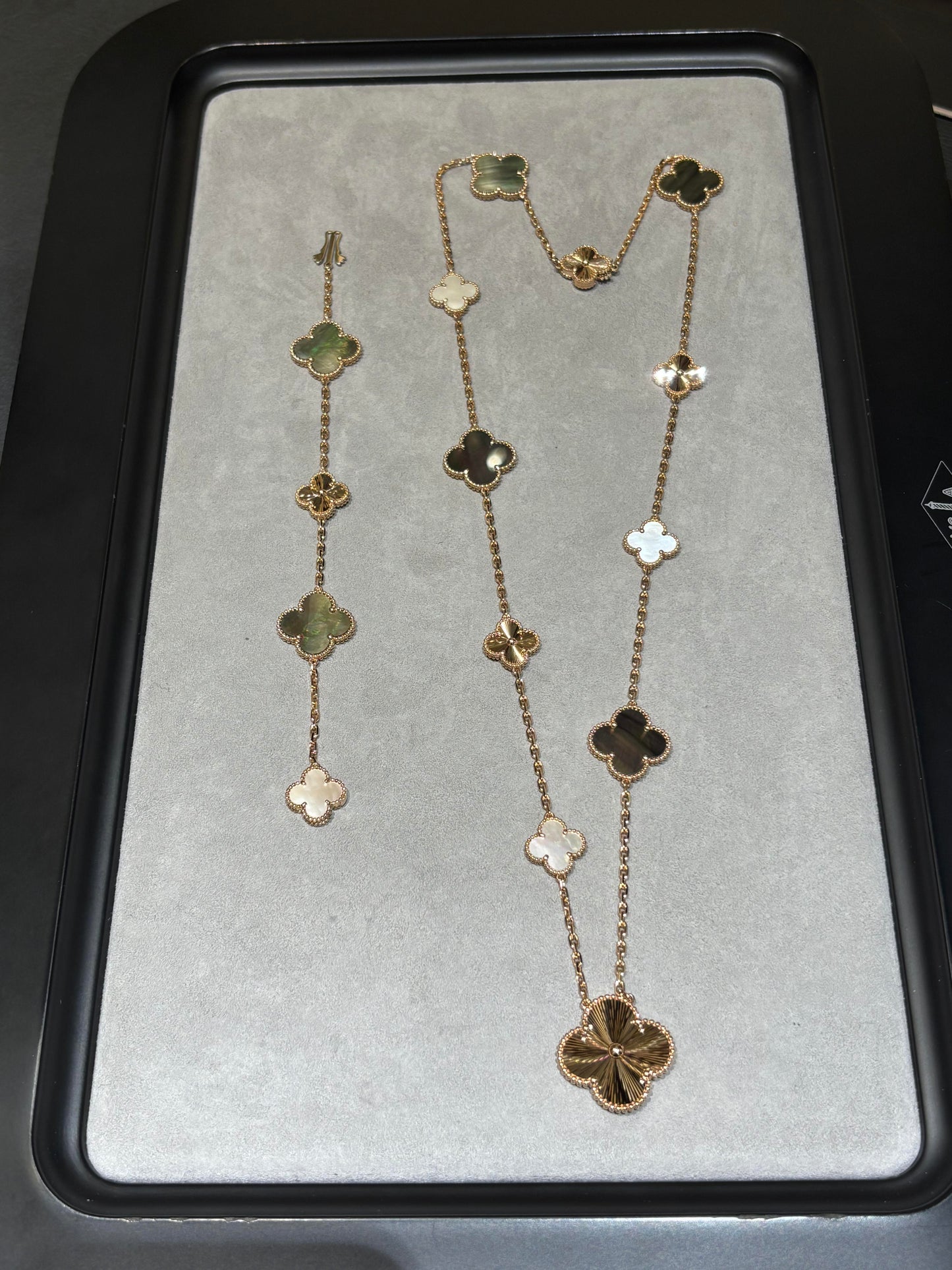 [¡®Moco¡¯] 25 NEW CLOVER 15 MOTIFS GRAY MOTHER-OF-PEARL
