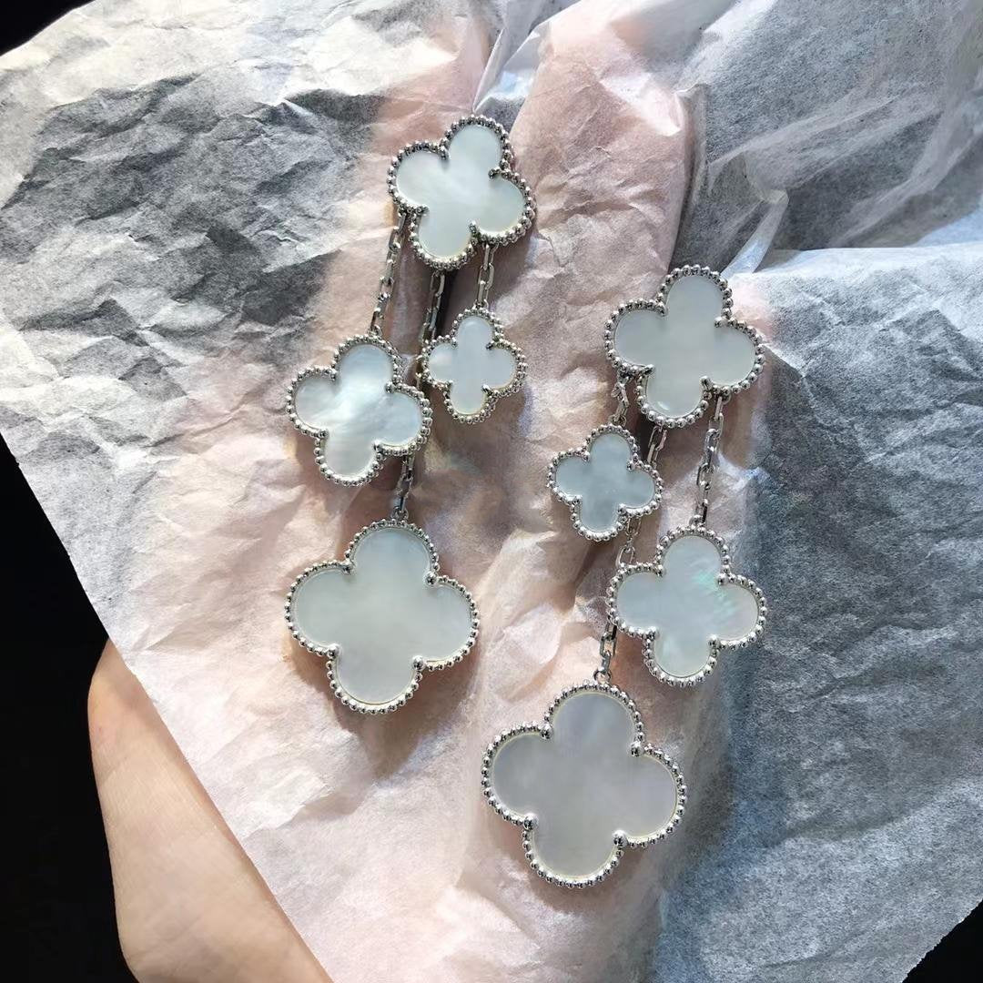 ¡®Moco¡¯CLOVER EARRINGS WHITE MOP 4 MOTIFS SILVER