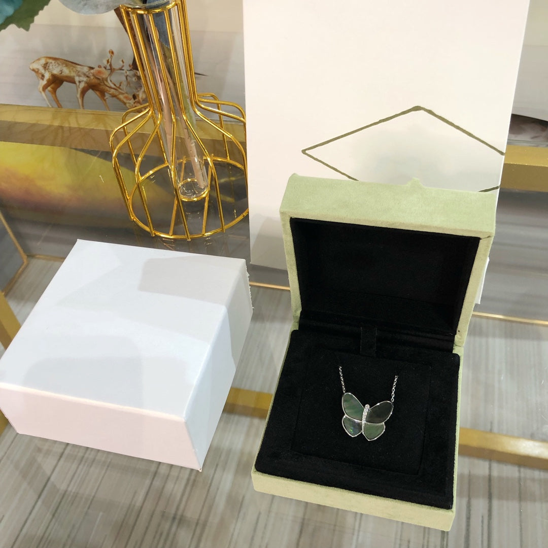 ¡®Moco¡¯LARGE BUTTERFLY SILVER PENDANT DIAMOND NECKLACE