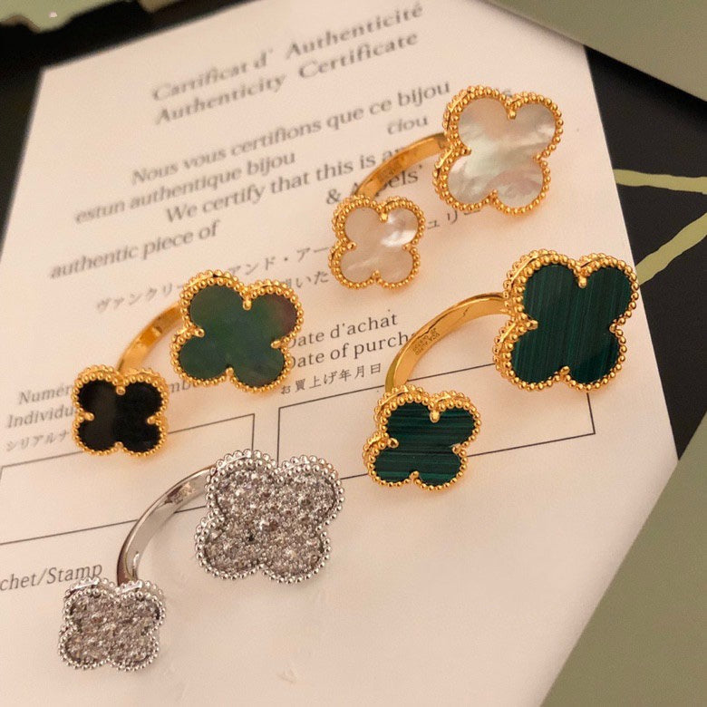 ¡®Moco¡¯CLOVER BETWEEN THE FINGER RING