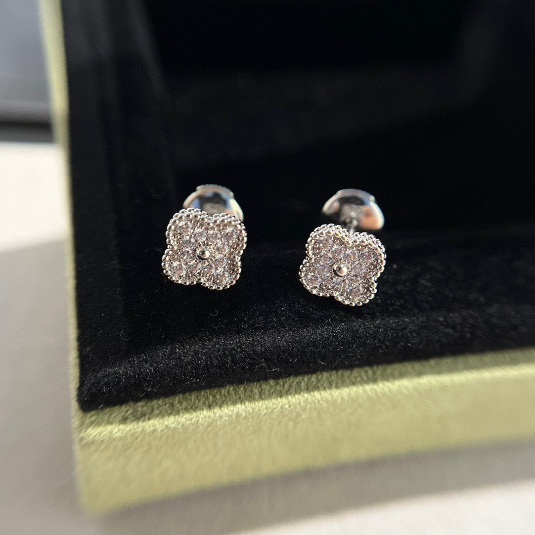 ¡®Moco¡¯CLOVER MINI DIAMOND STUD EARRINGS