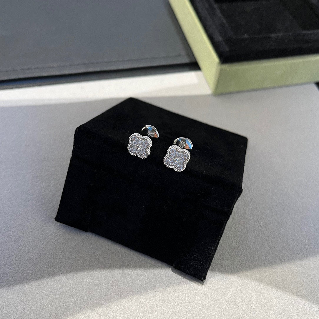 ¡®Moco¡¯CLOVER MINI DIAMOND STUD EARRINGS