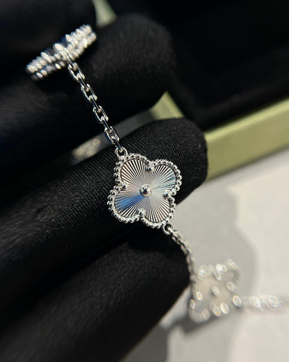 [Moco]New  CLOVER 5 MOTIF LASER BRACELET COLLECTION