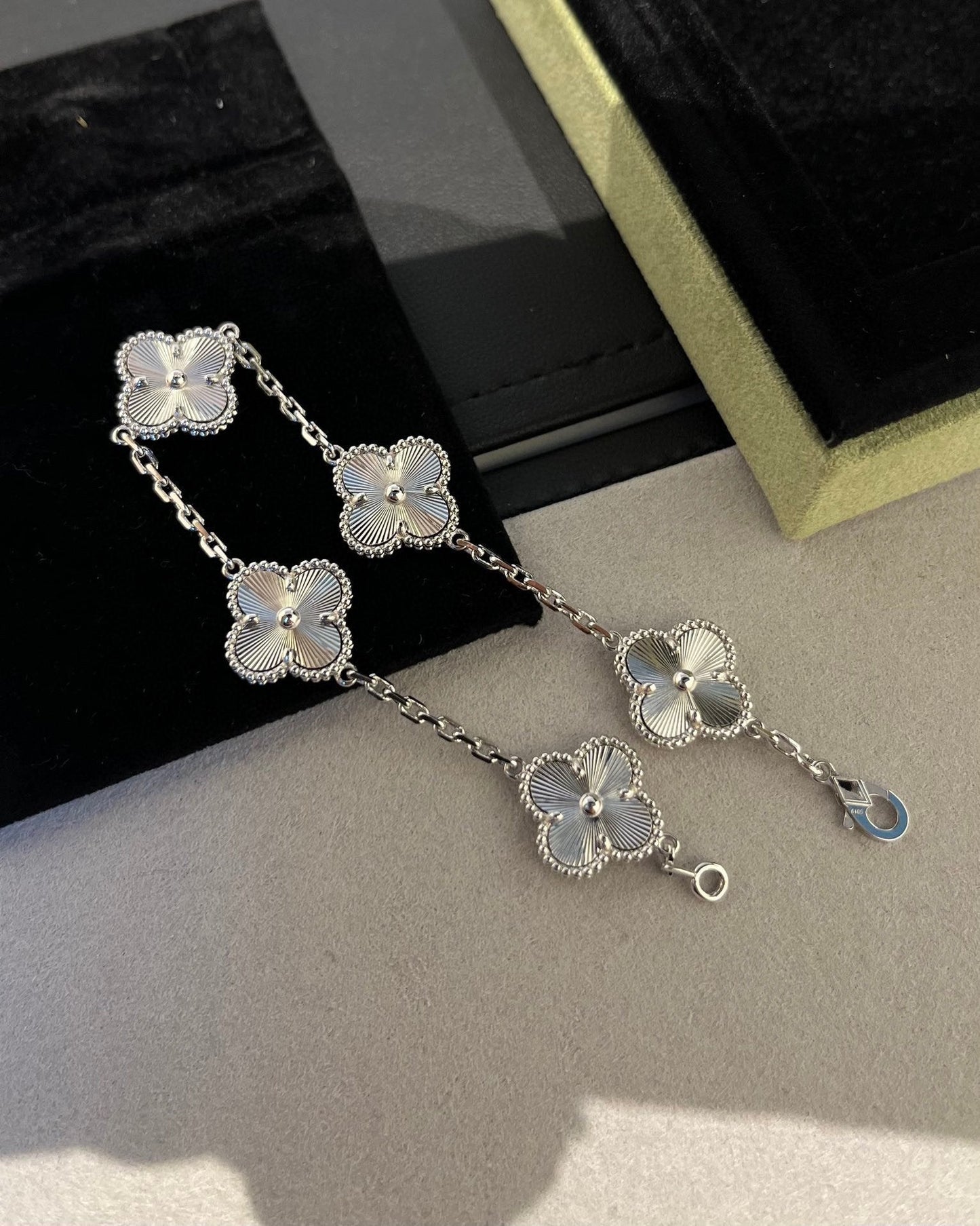 [Moco]New  CLOVER 5 MOTIF LASER BRACELET COLLECTION